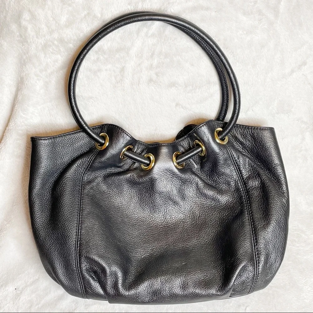 Michael Kors Black Leather Hobo W/tassel & Logo.